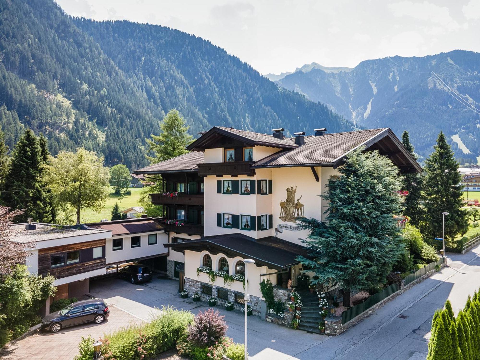 Aparthotel Landhaus St. Joseph Mayrhofen Exterior foto