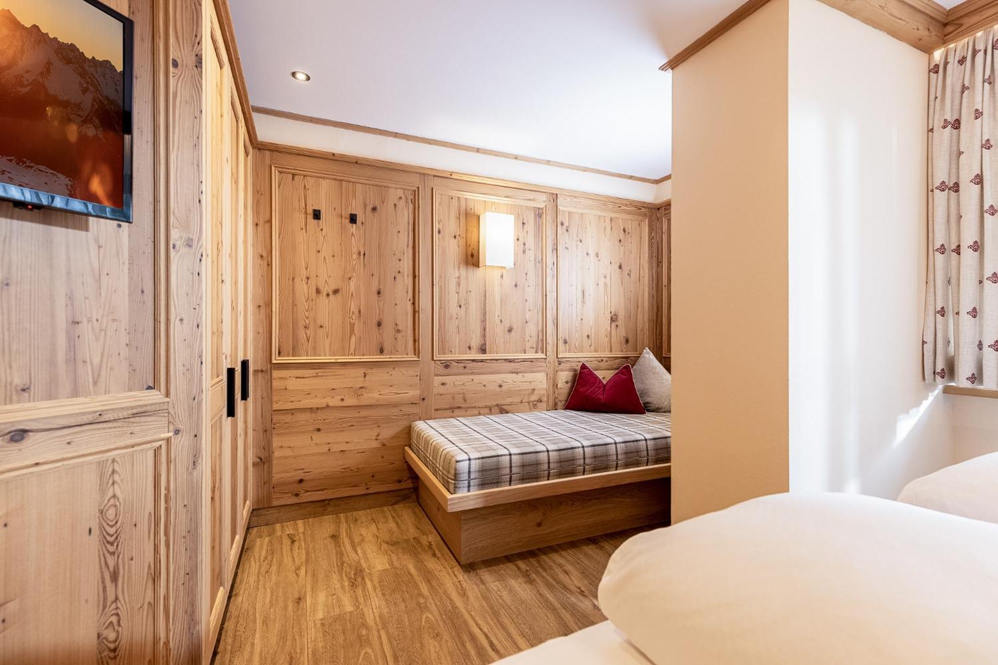 Aparthotel Landhaus St. Joseph Mayrhofen Exterior foto