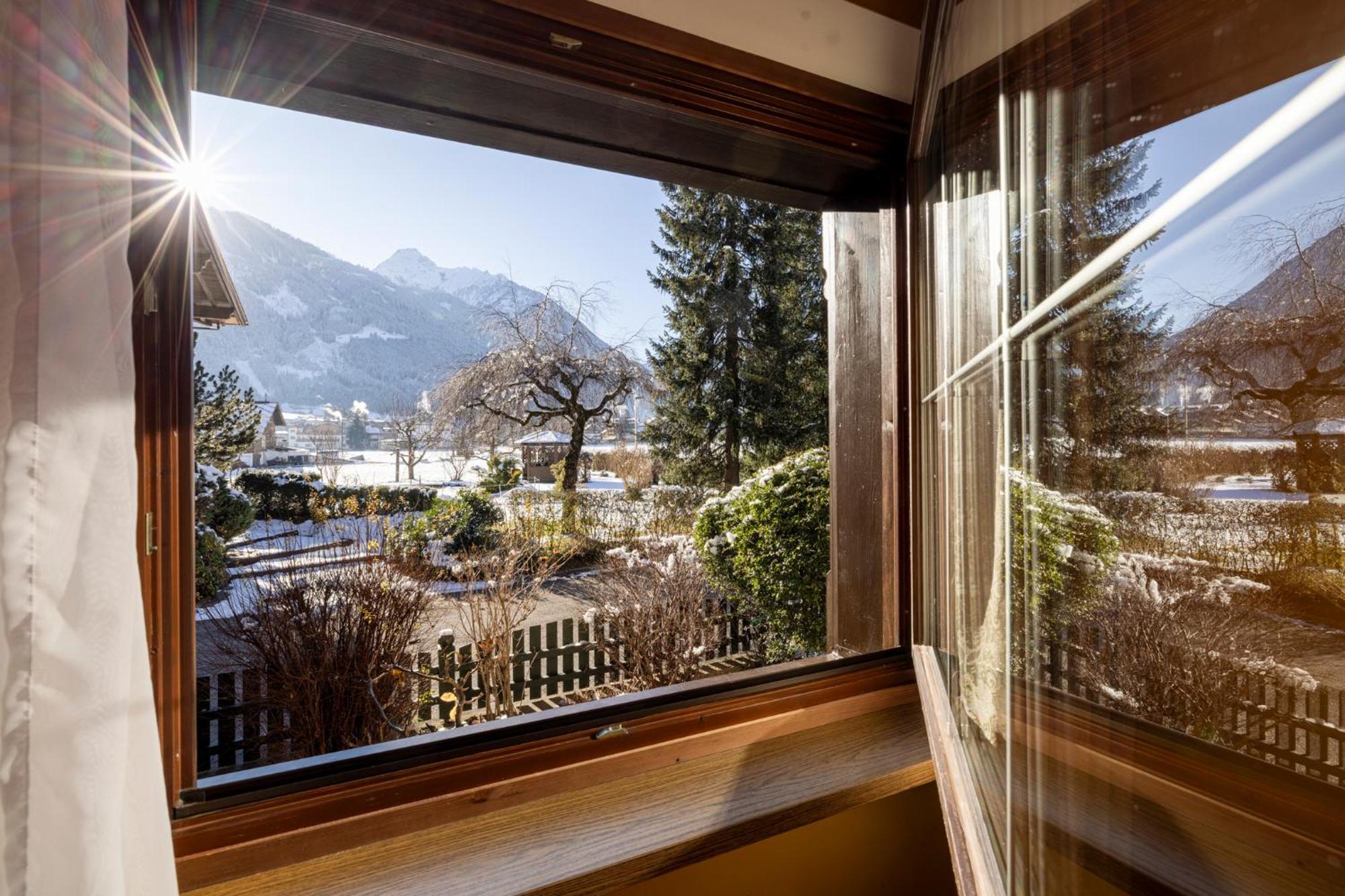 Aparthotel Landhaus St. Joseph Mayrhofen Exterior foto