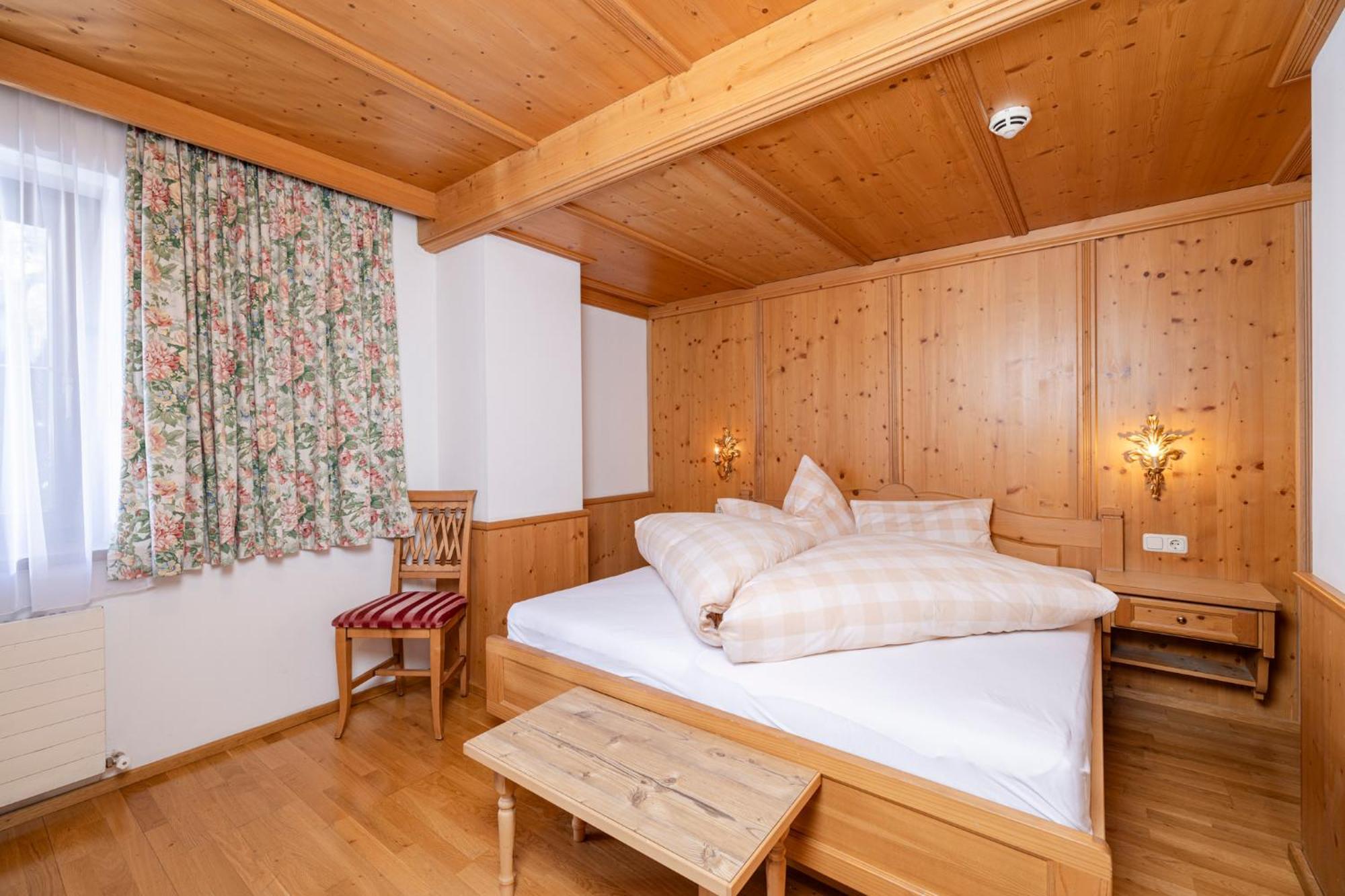 Aparthotel Landhaus St. Joseph Mayrhofen Exterior foto