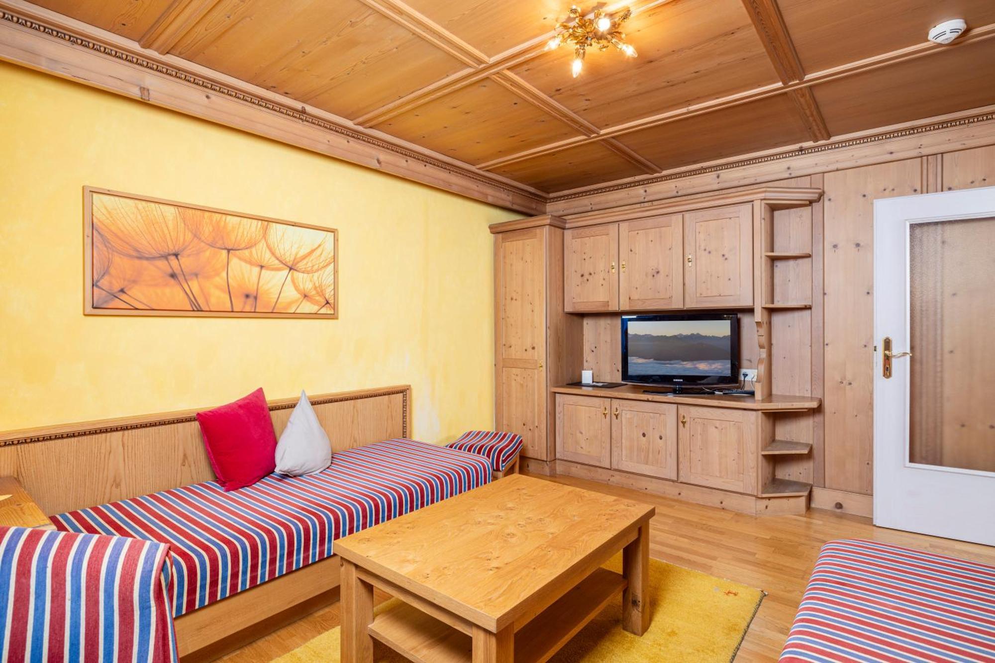Aparthotel Landhaus St. Joseph Mayrhofen Exterior foto